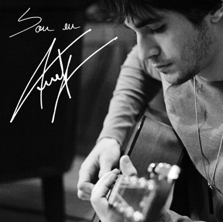 Em 2011, lançou o primeiro álbum solo, “Sou Eu”, com os singles “Sou Eu”, “Quero Toda Noite” e “Abre os Olhos”. No mesmo período, interpretou Agenor na novela “Aquele Beijo”.