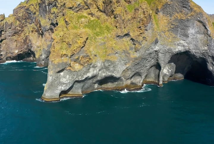 Constantemente esculpida pela ação das ondas e dos ventos do Atlântico Norte, a Elephant Rock se tornou um ponto turístico procurado por fotógrafos, viajantes e curiosos.