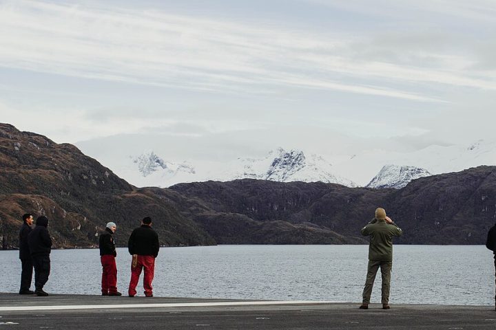 O Estreito de Magalhães, onde pai e filho faziam o passeio, é bastante procurado por viajantes por oferecer diversas experiências ao ar livre. 