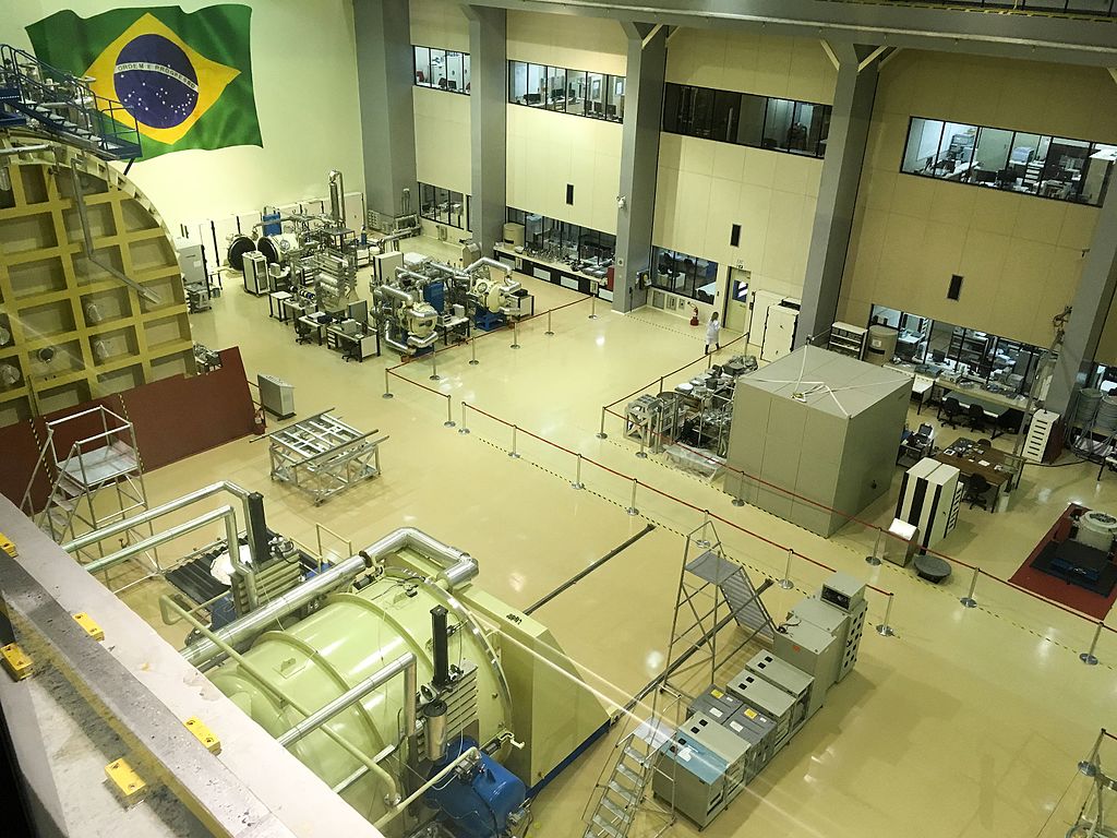 A economia local está muito ligada à indústria aeronáutica e espacial, com empresas e institutos de pesquisa sediados na cidade, o que confere a São José dos Campos o apelido de “Capital do Vale”. Os setores de serviços, tecnologia da informação e logística também têm grande peso.
