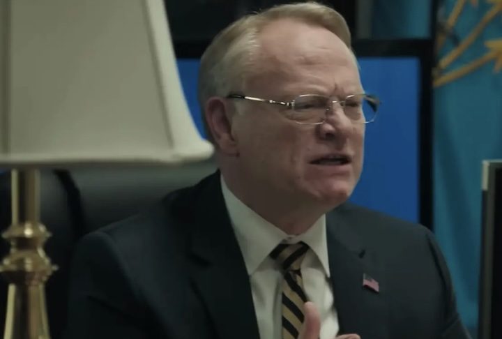 Em uma das cenas, o secretário de Defesa, interpretado pelo ator Jared Harris, critica o fato do sistema ter custado US$ 50 bilhões e ter uma chance de sucesso de apenas 50%. 