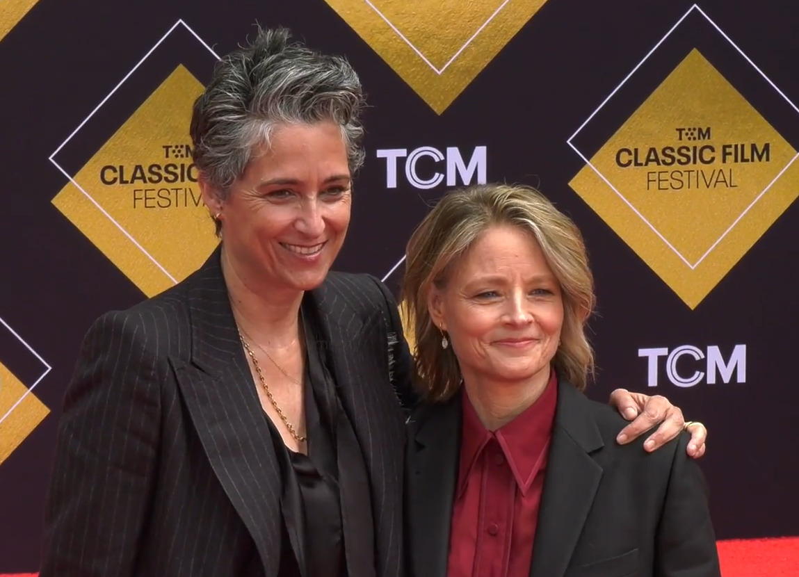 Em 2014, ela se casou com a fotógrafa e atriz Alexandra Hedison, com quem mantém uma relação discreta. 
