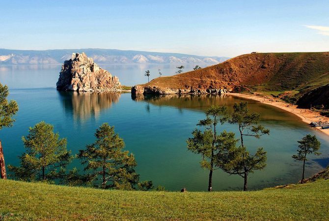 Baikal: o lago mais antigo e profundo do planeta bate pulsante na Sibéria