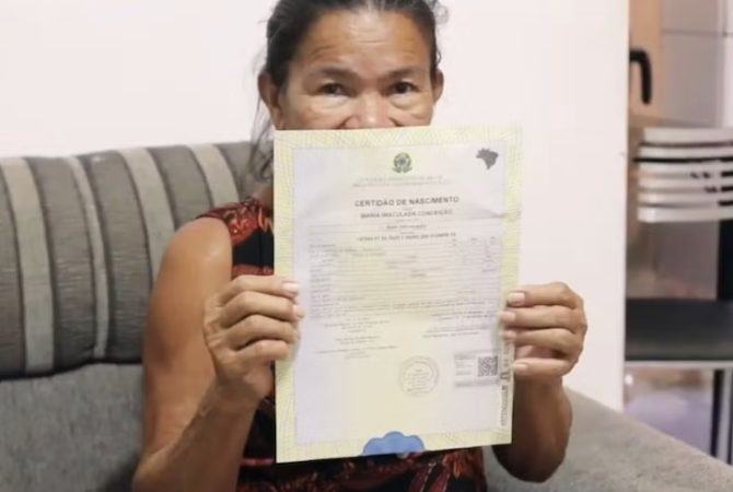 Idosa que viveu 70 anos sem documento descobriu idade por exame da arcada dentária