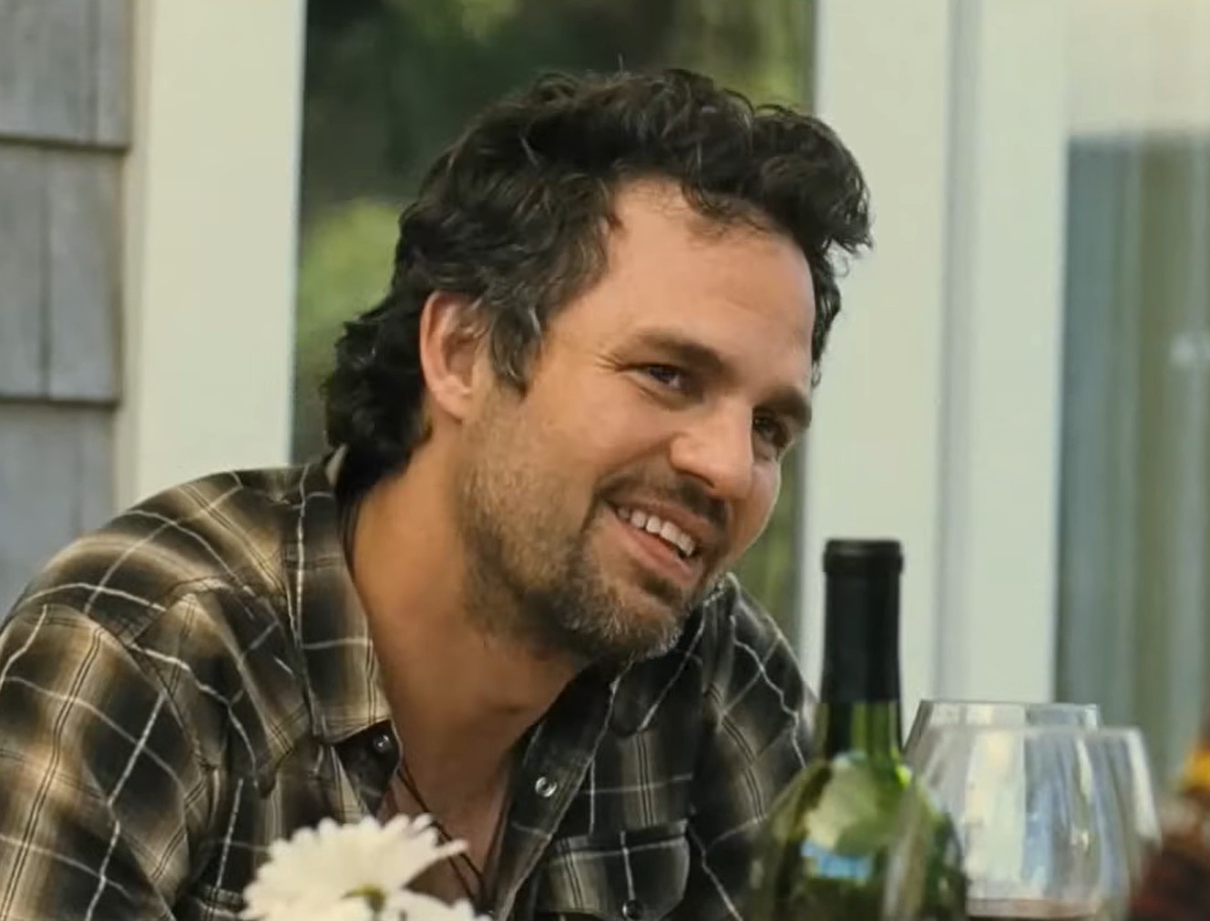 Em 2011, o ator recebeu sua primeira indicação ao Oscar de Melhor Ator Coadjuvante por “Minhas Mães e Meu Pai”. Ele interpretou Paul Hatfield, um homem que conhece os filhos concebidos com sua contribuição a um banco de fertilidade e se envolve emocionalmente com a família.
