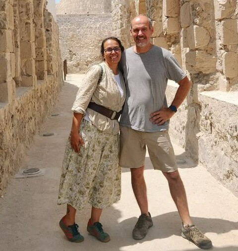 São 22 países atravessados e agora seguem rumo à China pela antiga Rota da Seda. A dupla abandonou a rotina urbana após se inspirar em viajantes que conheceram no Irã e decidiu transformar o próprio estilo de vida em um projeto motivador.