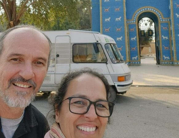 Aos 60, brasileiros encaram aventura em motorhome rumo à Ásia