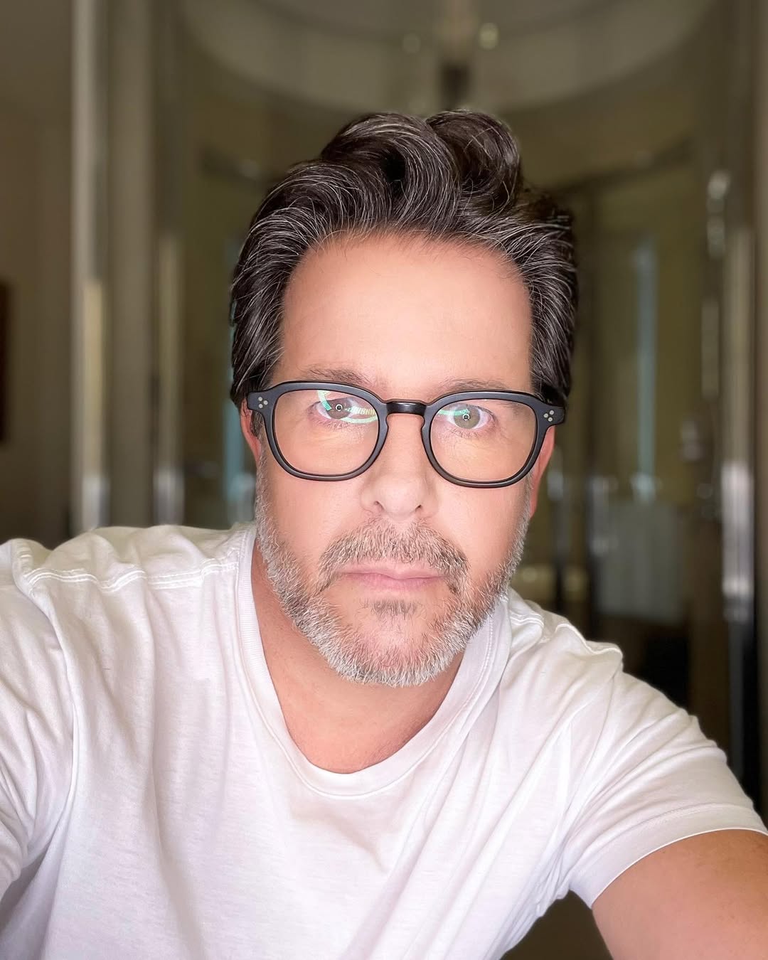 Entretanto, a carreira de Murilo Benício não se limita ao sucesso de “Avenida Brasil”. Ele construiu uma trajetória consistente na televisão, no cinema e também na direção. Saiba mais, a seguir, sobre a carreira de um dos mais conhecidos atores do Brasil.
