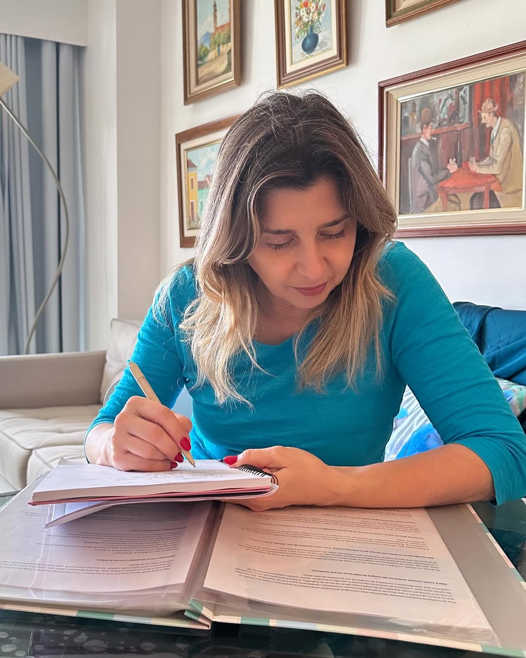 Com credibilidade, construiu carreira sólida em emissoras como Rede Manchete, TV Globo e RecordTV. Sua presença no esporte televisivo representou um marco para as mulheres na comunicação esportiva.
