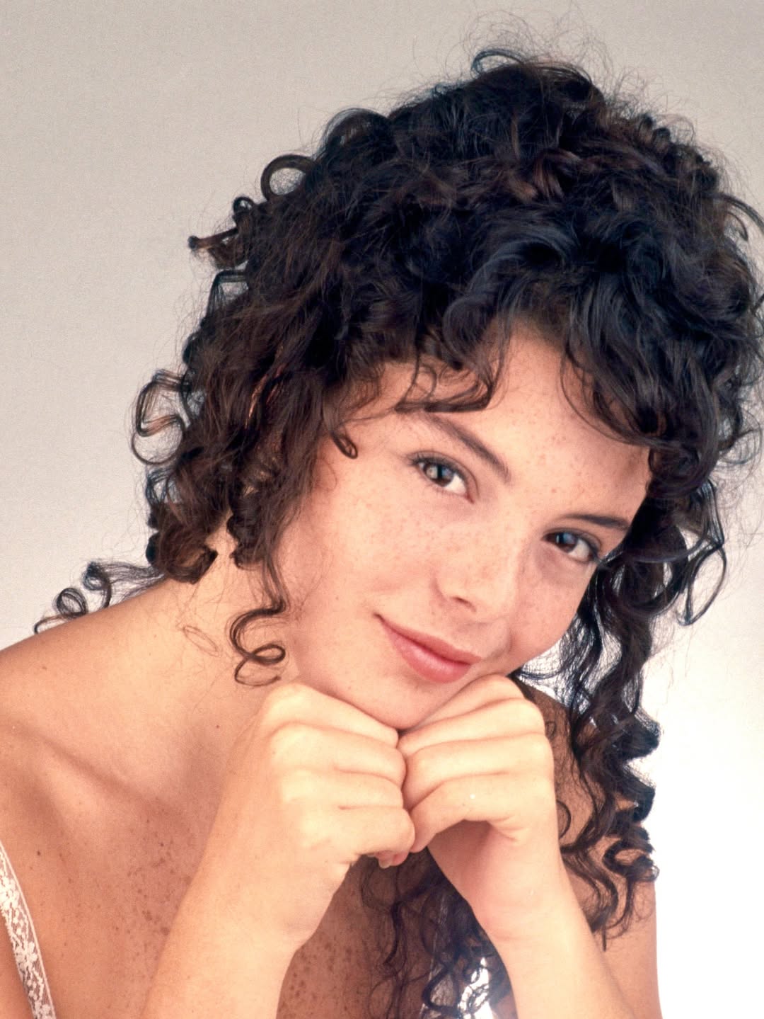 A carreira televisiva teve início ainda na infância, em 1979, quando participou de um especial com Roberto Carlos.
