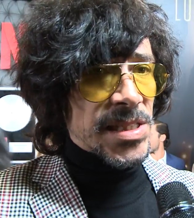 <p>Óscar Jaenada – Nascido em Barcelona em 4/5/1975, ganhou reconhecimento mundial por personagens marcantes em filmes estrangeiros. Sua carreira o levou a papéis de destaque fora da Espanha</p>
