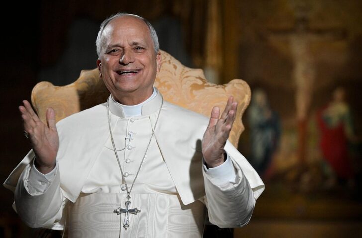 O pontífice destacou o cinema como uma arte acessível e profundamente humana, capaz de provocar reflexão, emocionar e revelar dimensões sociais muitas vezes ignoradas. Ele também alertou para o desaparecimento das tradicionais salas de bairro.