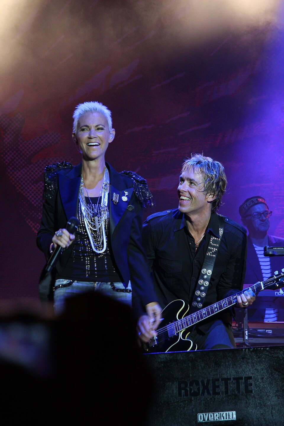 O repertório do Roxette inclui ainda sucessos amplamente reconhecidos, como “Spending My Time”, “Fading Like a Flower”, “How Do You Do!” e “Dressed for Success”.
