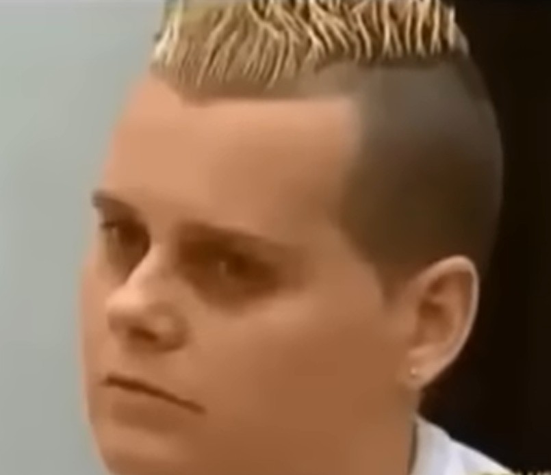 Sandra Regina Gomes - conhecida como “Sandrão”, foi condenada a cerca de 27 anos de prisão por participar do sequestro e morte de um adolescente de 14 anos. Em Tremembé, é retratada por seu envolvimento com Elize Matsunaga e Suzane von Richthofen.-Reprodução Youtube