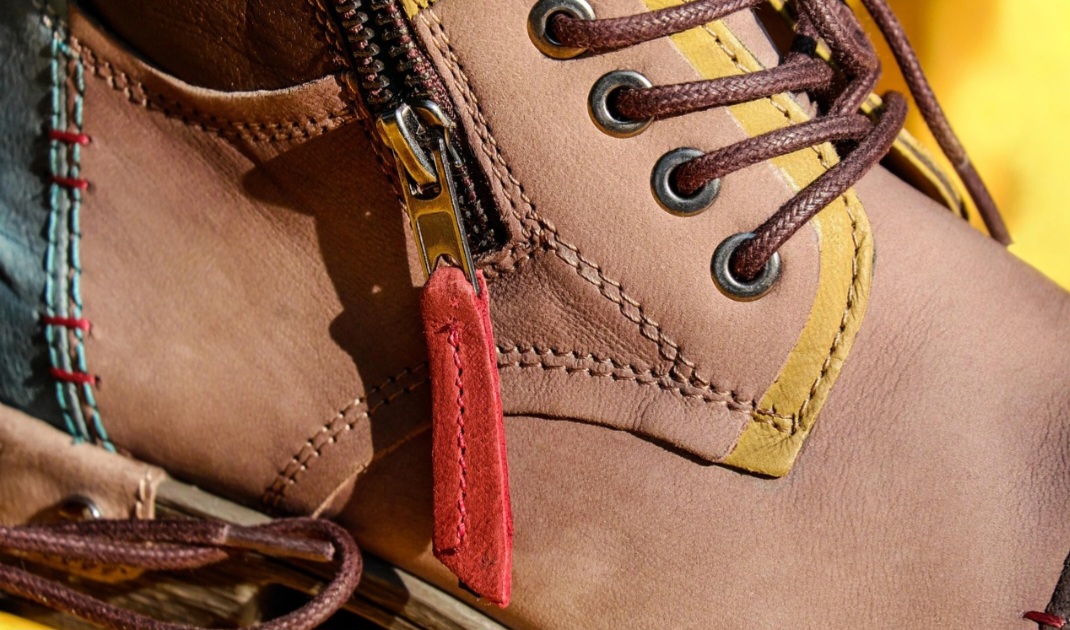 Jaquetas, calças e vestidos começaram a adotar o mecanismo, que logo se espalhou pelo mundo. Além das roupas, o zíper ganhou espaço em bolsas, malas e mochilas por um motivo simples: segurança. 