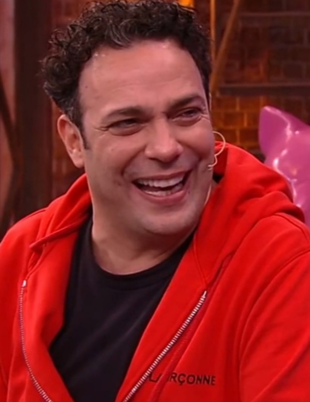 Marcelo Médici é ator e humorista, nascido em São Paulo (SP) em 6 de janeiro de 1972. Destacou-se em novelas como “Alma Gêmea” e “Belíssima”, no humorístico “Sob Pressão” e em peças teatrais solo de grande sucesso, como “Cada Um com Seus Pobrema”.