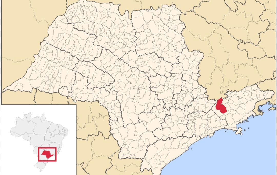 São José dos Campos está situada no Vale do Paraíba, no estado de São Paulo, a cerca de 80 km da capital paulista. A cidade integra a região metropolitana do Vale do Paraíba e Litoral Norte, com forte interação econômica e social com cidades vizinhas.

