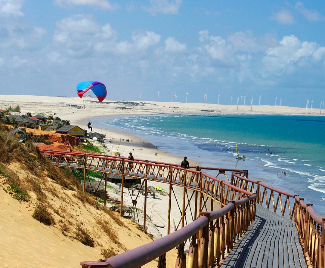 A Duna de Canoa Quebrada, em Aracati, no Ceará,  é uma formação de areia movimentada pelo vento, famosa pelo visual panorâmico e pôr do sol.