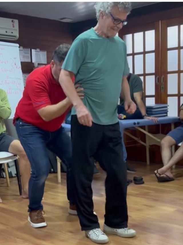 Carlinhos de Jesus consegue sambar pela primeira vez desde início do tratamento