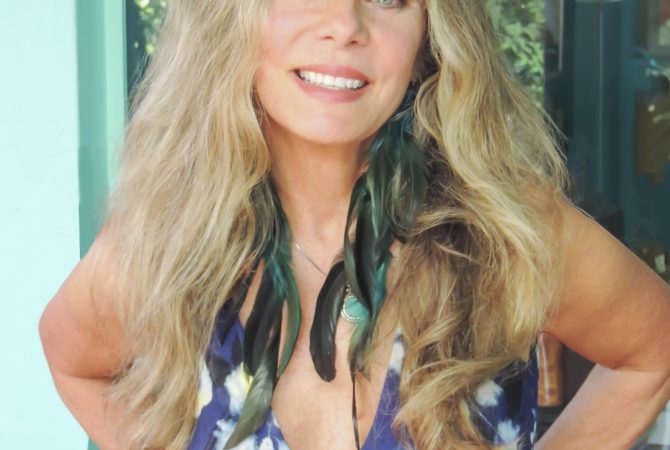 Especialista aponta como Bruna Lombardi consegue manter a beleza aos 73 anos