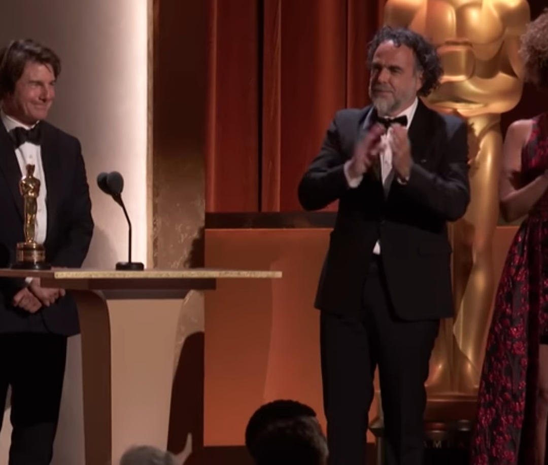 Além do trabalho nas telas, a Academia destacou sua atuação como defensor da indústria cinematográfica. O astro tem sido voz ativa para fortalecer as salas de cinema diante da crescente concorrência do streaming.