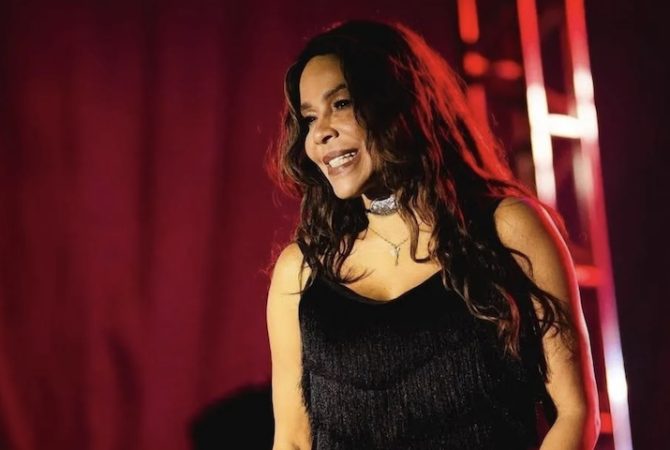 Após rumores de briga interna, Silvânia Aquino anuncia saída do Calcinha Preta