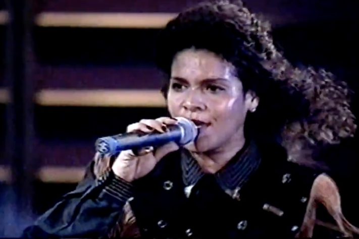 Silvânia Aquino na banda Raio da Silibrina, em 1994 - Reprodução