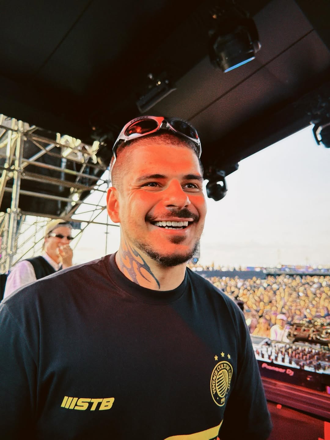 Os ingressos para o DNA ART CAR no Brasil já estão disponíveis no site oficial, e a apresentação principal ficará a cargo de Vintage Culture. A seguir, confira detalhes sobre a trajetória do DJ.
