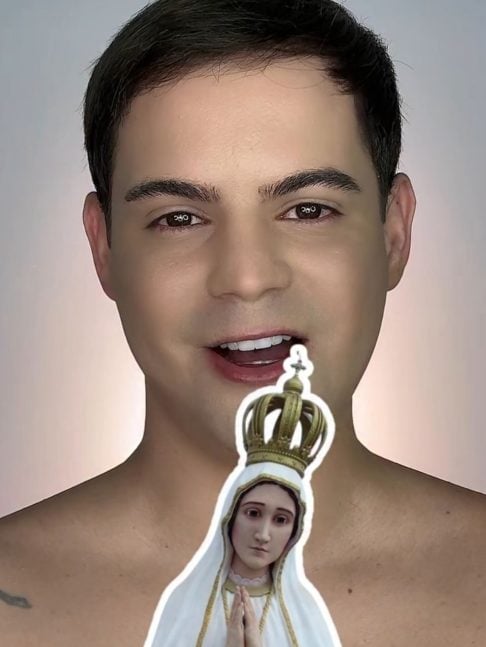 Embora tenha recebido críticas de conservadores, o artista afirma focar nas mensagens de apoio e no amor pela arte.