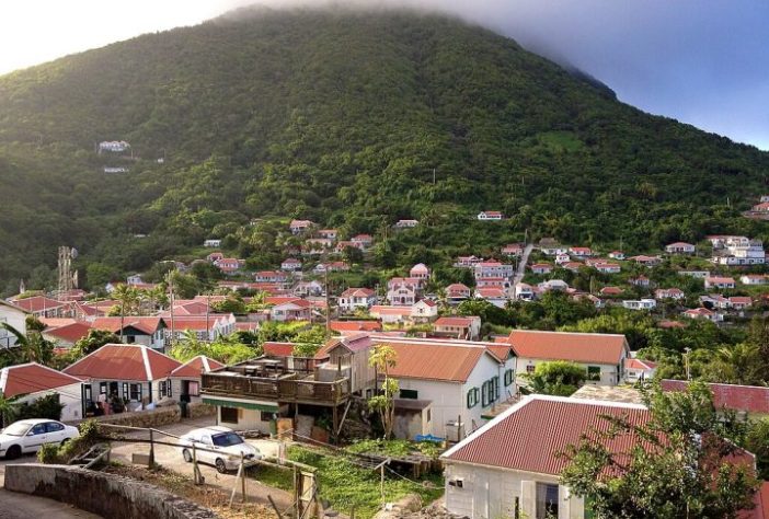 Windwardside, Ilha de Saba, Caribe - Wikimedia Commons/Carl Pruneau