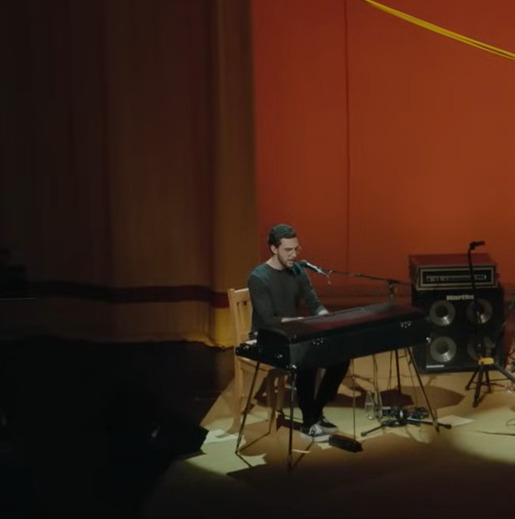 A concepção do disco começou quase cinco anos antes, quando Zeca apresentou suas composições ao produtor Luciano Oliveira.
