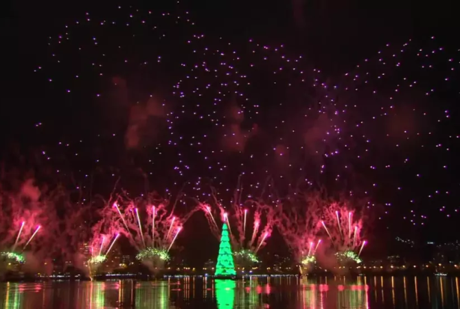 Árvore de Natal da Lagoa retorna, e Botafogo estreia a sua versão flutuante