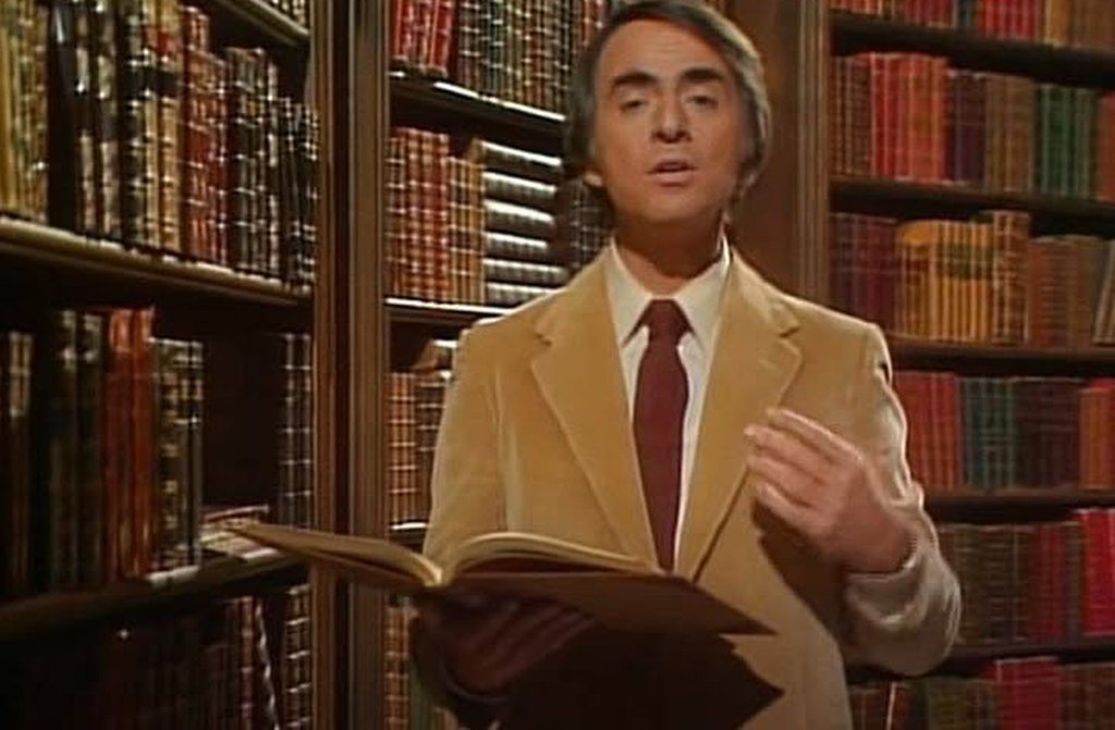 Seus arquivos na Biblioteca do Congresso revelam rascunhos em envelopes, listas de tarefas, ideias de livros infantis e fragmentos de projetos — tudo espalhado por centenas de documentos.