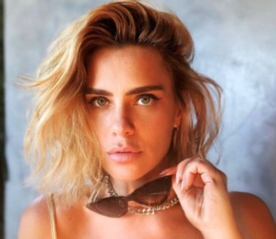 A atriz chegou a declarar que sofria constante chantagem para que as fotos não fossem publicadas. O assunto ganhou uma grande dimensão e levou às propostas de maior rigor na legislação sobre crimes virtuais. 