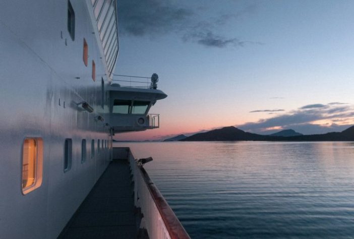 Navio cruzeiro, foto NEUTRA - Elwin de Witte/Unsplash