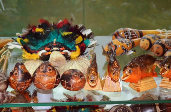 Artesanato indígena e boliviano