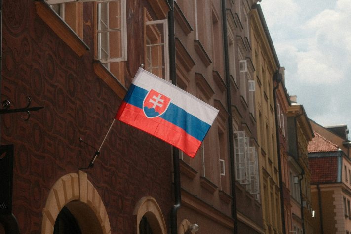 Bandeira da Eslováquia - Jan/Unsplash