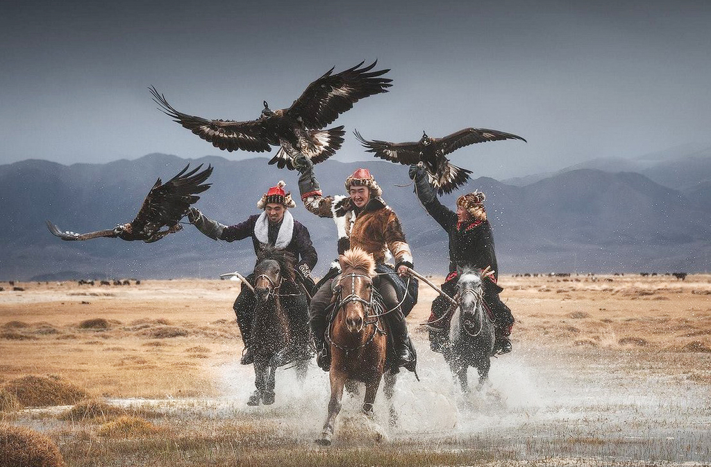 A Mongólia busca fortalecer sua economia e identidade cultural, preservando tradições nômades enquanto se moderniza. A Mongólia Interior, por sua vez, deve continuar integrada ao desenvolvimento chinês, com expansão urbana e tecnológica.