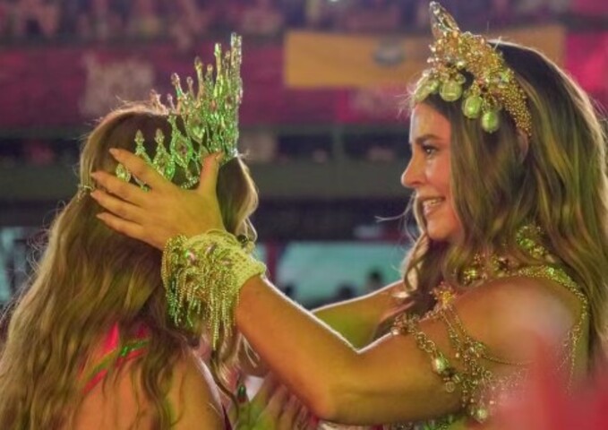 Dois meses atrás, em setembro de 2025, Paolla se despediu oficialmente do posto de rainha de bateria da Grande Rio, escola de samba de Duque de Caxias. Sobre a escolha de Virginia Fonseca para sucedê-la no trono, respondeu: 