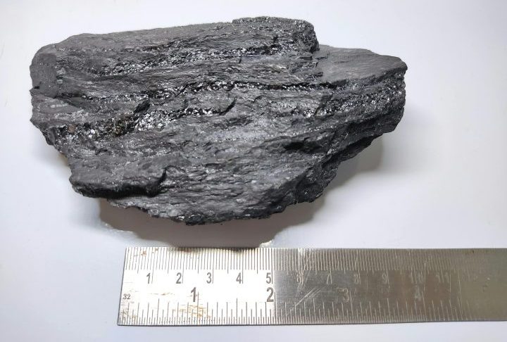 Os valores de venda variam: alguns fragmentos atingem até US$ 1.000 por grama no mercado internacional, mas, nas negociações locais, muitas peças não chegam a valer mais de US$ 10, o que leva muitos coletores a desistirem de vender.