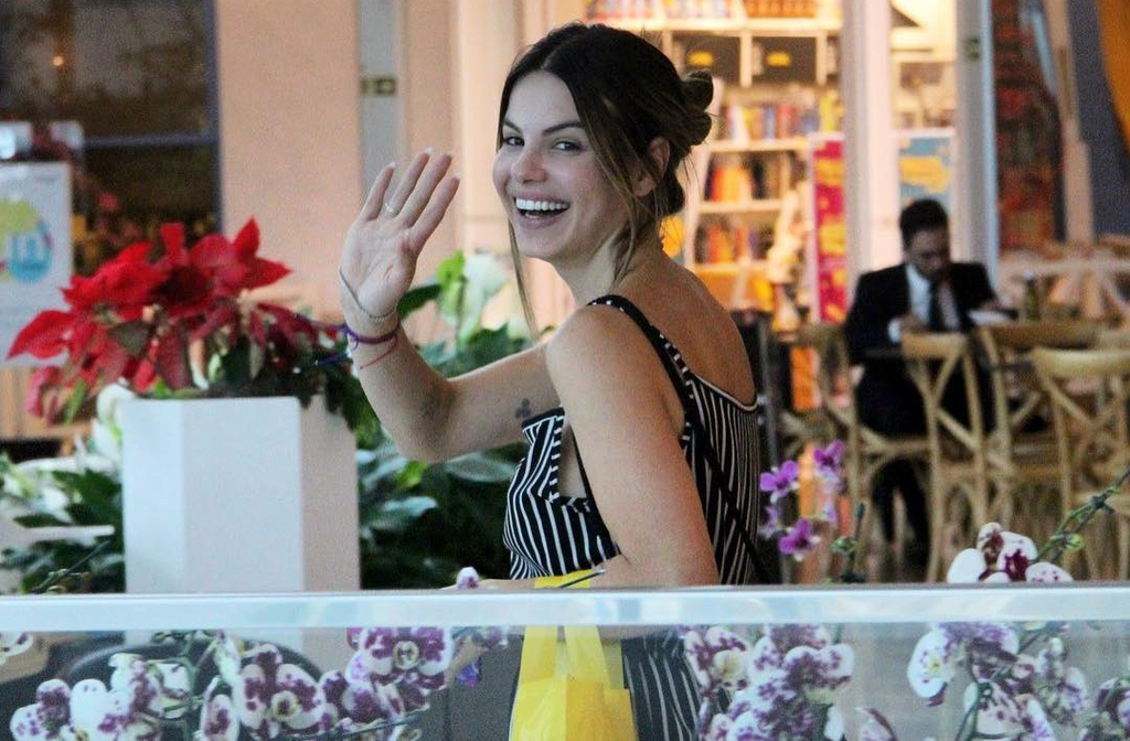 Com mais de duas décadas de carreira, Sthefany Brito continua se reinventando. Seus projetos futuros incluem novas novelas e produções independentes. E não esconde que deseja explorar papéis mais complexos e desafiadores. A atriz sonha, ainda, em dirigir e produzir conteúdos autorais. Não à toa, sua paixão pela arte permanece viva e pulsante.