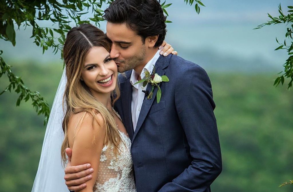 Sthefany voltou a se casar em 2018 com o empresário Igor Raschkovsky, com quem tem dois filhos. O casal mantém uma relação reservada, longe dos holofotes. A maternidade transformou profundamente a atriz, que costuma compartilhar reflexões sobre a criação dos filhos. A família, aliás, é sua prioridade e fonte de inspiração diária.