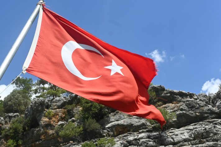 Bandeira da Turquia - vicky hall-newman/Unsplash