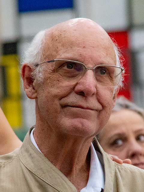 A Arquidiocese de São Paulo decidiu interromper as transmissões on-line das missas realizadas na Paróquia São Miguel Arcanjo, conduzida pelo padre Júlio Lancellotti. A informação foi anunciada pelo próprio religioso ao final da celebração do dia 14 de dezembro de 2025.
- Sâmia Bomfim/Wikimédia Commons