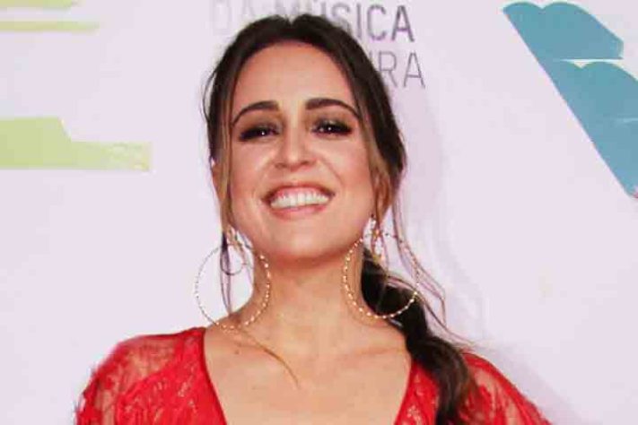 Cantora Roberta Sá