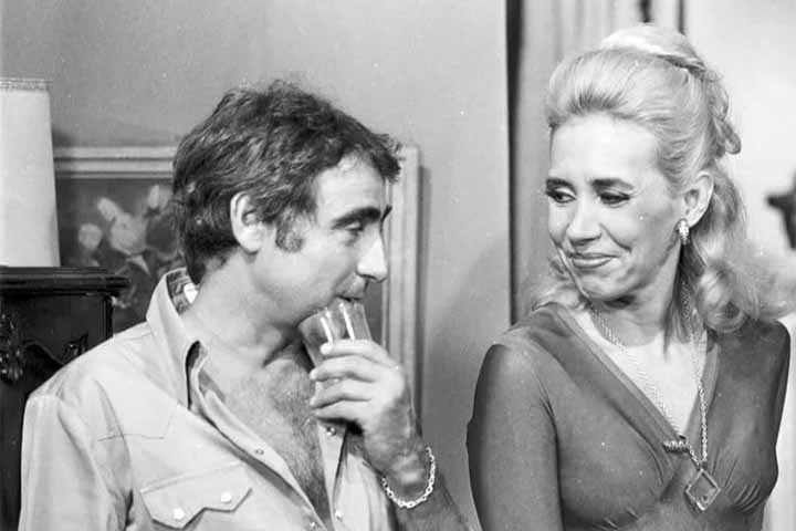 A estreia na TV Globo deu-se na novela “Sangue e Areia” (1968), na qual interpretou a mãe da personagem de Myriam Pérsia, embora ambas tivessem a mesma idade. No ano seguinte, fez participação especial no último capítulo de “A Gata de Vison”, aparecendo como Gladys. 
