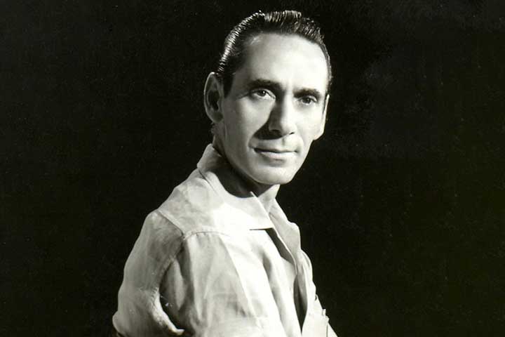 Na juventude, trabalhou em ofícios diversos - engraxate, jornaleiro e garçom - ao mesmo tempo em que se destacava como lutador de boxe. 
