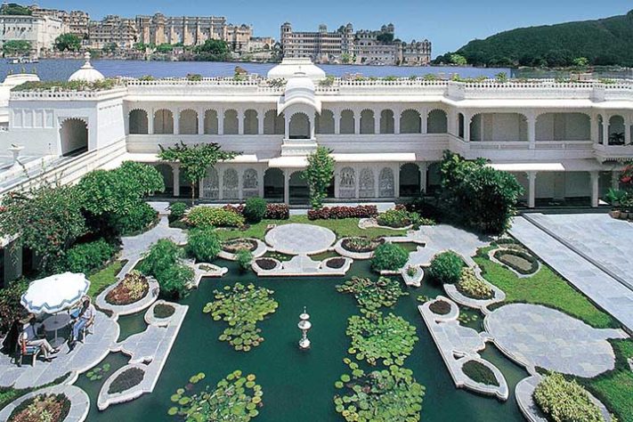 Taj Lake Palace, hotel histórico de luxo na Índia, no Lago Pichola, em Udaipur - Taj Hotels/Wikimédia Commons