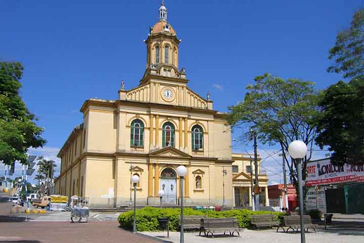 Outros lugares de destaque em Itu incluem a Igreja Matriz de Nossa Senhora da Candelária e o Museu Republicano de Itu, importante prédio do século 19, palco da Convenção de 1873. 