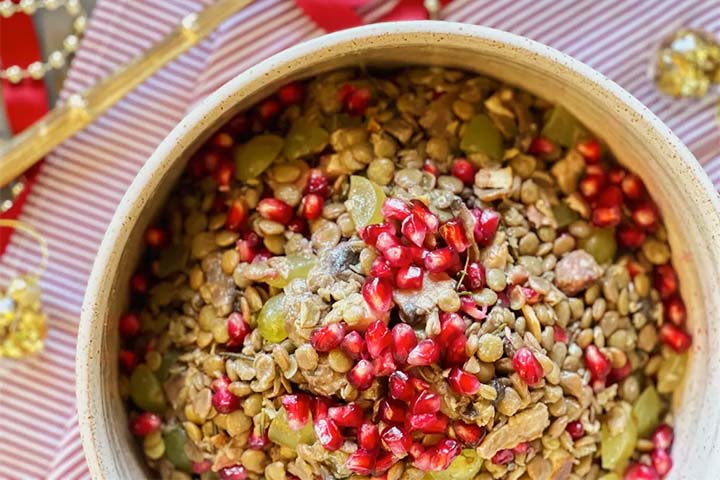 Desde a Grécia Antiga, por volta de 6000 a.C., as lentilhas já eram consumidas, embora fossem frequentemente consideradas um alimento para as classes mais baixas devido à sua abundância e facilidade de cultivo.